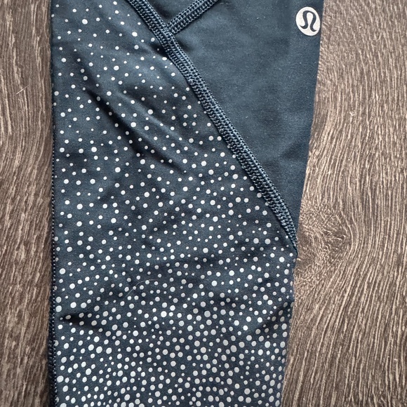 Lululemon Blue Reflective Crop Leggings – Size 6 - Picture 4 of 8